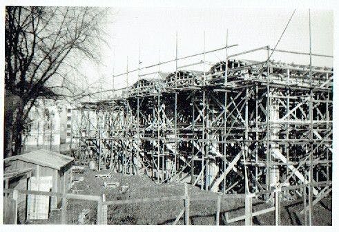 Rohbau der großen Halle 1955